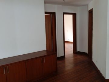 Venta Casa Cumbayá Urb. La Viña - Bungavilla Conjunto de 4 Casas 501 m². PRECIO 