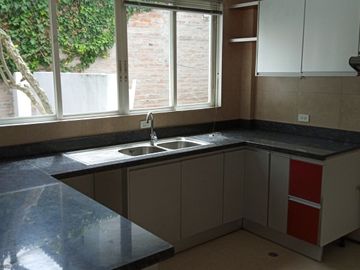 Venta Casa Cumbayá Urb. La Viña - Bungavilla Conjunto de 4 Casas 501 m². PRECIO 