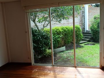 Venta Casa Cumbayá Urb. La Viña - Bungavilla Conjunto de 4 Casas 501 m². PRECIO 