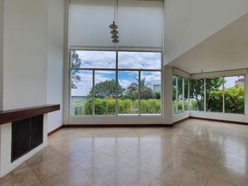 Venta Casa Cumbayá Urb. La Viña - Bungavilla Conjunto de 4 Casas 501 m². PRECIO 