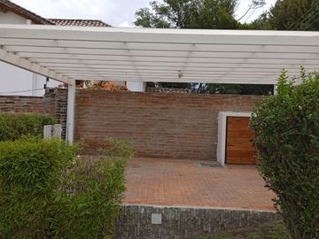 Venta Casa Cumbayá Urb. La Viña - Bungavilla Conjunto de 4 Casas 501 m². PRECIO 