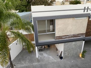 ESTRENA CASA EN COTO PRIVADO CERCA DE PLAZA DISTRITO LA PERLA EN ZAPOPAN