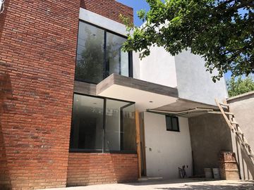 CASA EN VENTA NUEVA (a pie de calle) A 1 CUADRA DE LA CARRETERA METEPEC-ZACANCO Y DESVIACIÓN AL LIBRAMIENTO AV. TECNOLÓGICO EN METEPEC
