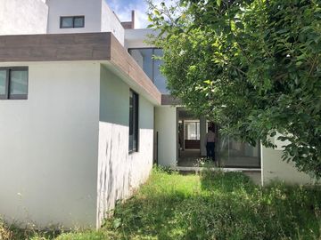 CASA EN VENTA NUEVA (a pie de calle) A 1 CUADRA DE LA CARRETERA METEPEC-ZACANCO Y DESVIACIÓN AL LIBRAMIENTO AV. TECNOLÓGICO EN METEPEC