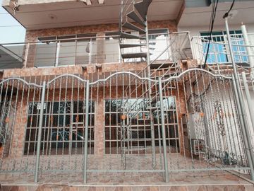 CASA EN VENTA EN LA VARIANTE DE TURBACO CON 5 APARTAMENTOS