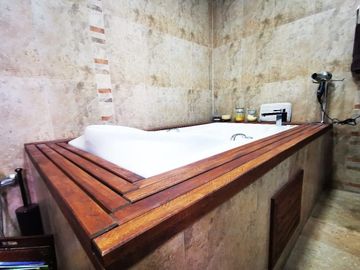 Penthouse de lujo de Venta en Cuenca y amplia terraza con vista espectacular al centro turi y baños Sector 3 puentes