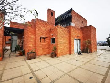 Penthouse de lujo de Venta en Cuenca y amplia terraza con vista espectacular al centro turi y baños Sector 3 puentes