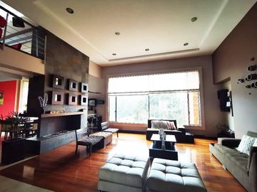 Penthouse de lujo de Venta en Cuenca y amplia terraza con vista espectacular al centro turi y baños Sector 3 puentes