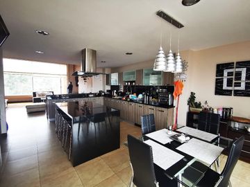 Penthouse de lujo de Venta en Cuenca y amplia terraza con vista espectacular al centro turi y baños Sector 3 puentes