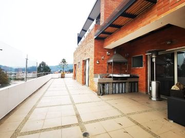 Penthouse de lujo de Venta en Cuenca y amplia terraza con vista espectacular al centro turi y baños Sector 3 puentes
