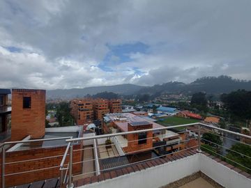 Penthouse de lujo de Venta en Cuenca y amplia terraza con vista espectacular al centro turi y baños Sector 3 puentes