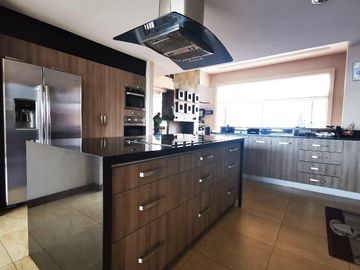 Penthouse de lujo de Venta en Cuenca y amplia terraza con vista espectacular al centro turi y baños Sector 3 puentes