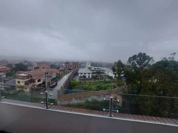 Penthouse de lujo de Venta en Cuenca y amplia terraza con vista espectacular al centro turi y baños Sector 3 puentes