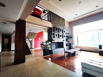 Penthouse de lujo de Venta en Cuenca y amplia terraza con vista espectacular al centro turi y baños Sector 3 puentes