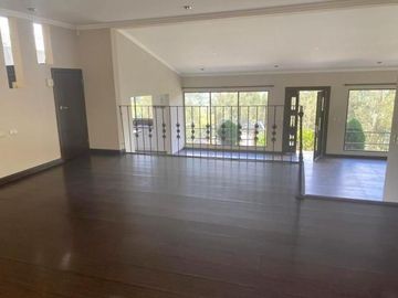 Elegante villa en venta con 3.500m2 de terreno exclusivo sector, Challuabamba Alto.