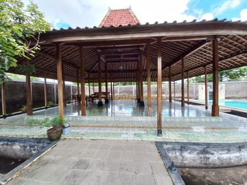 Rumah Mewah dengan Tanah yang luas ada kolam renang & Pendopo di Maguwo Sleman