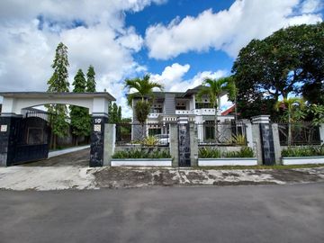 Rumah Mewah dengan Tanah yang luas ada kolam renang & Pendopo di Maguwo Sleman