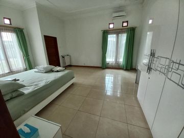 Rumah Mewah dengan Tanah yang luas ada kolam renang & Pendopo di Maguwo Sleman