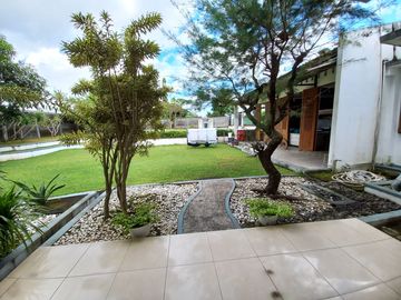 Rumah Mewah dengan Tanah yang luas ada kolam renang & Pendopo di Maguwo Sleman