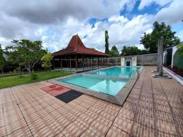 Rumah Mewah dengan Tanah yang luas ada kolam renang & Pendopo di Maguwo Sleman