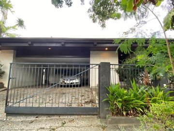 OLD HOUSE FOR SALE IN DASMARINAS VILLAGE MAKATI