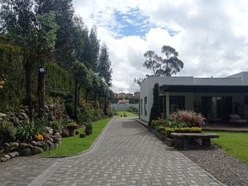 🏘️ Casa Mansión de 4 Dormitorios  en San Joaquín en Venta