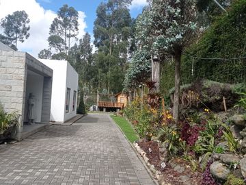 🏘️ Casa Mansión de 4 Dormitorios  en San Joaquín en Venta
