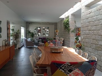 🏘️ Casa Mansión de 4 Dormitorios  en San Joaquín en Venta