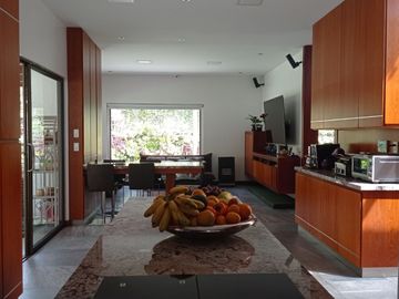 🏘️ Casa Mansión de 4 Dormitorios  en San Joaquín en Venta