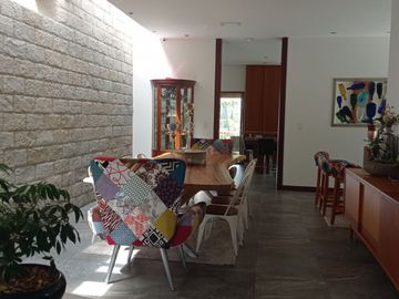 🏘️ Casa Mansión de 4 Dormitorios  en San Joaquín en Venta