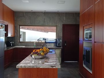 🏘️ Casa Mansión de 4 Dormitorios  en San Joaquín en Venta