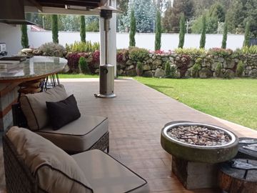 🏘️ Casa Mansión de 4 Dormitorios  en San Joaquín en Venta