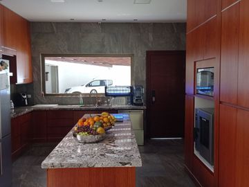 🏘️ Casa Mansión de 4 Dormitorios  en San Joaquín en Venta
