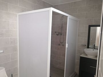EXCELENTE CASA CON TERRENO