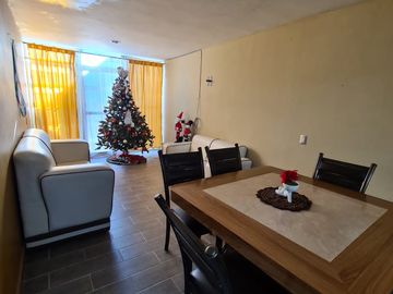 EXCELENTE CASA CON TERRENO