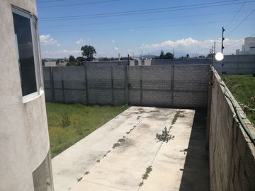 EXCELENTE CASA CON TERRENO