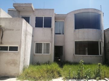 EXCELENTE CASA CON TERRENO