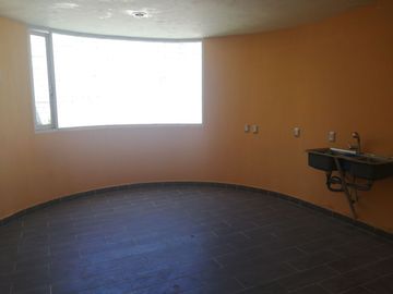 EXCELENTE CASA CON TERRENO