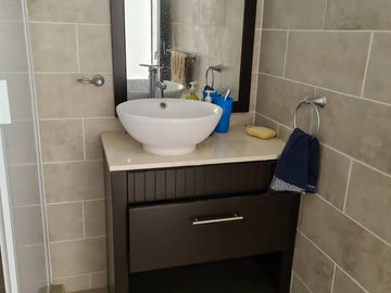 EXCELENTE CASA CON TERRENO