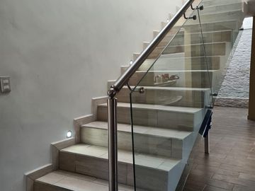 EXCELENTE CASA CON TERRENO