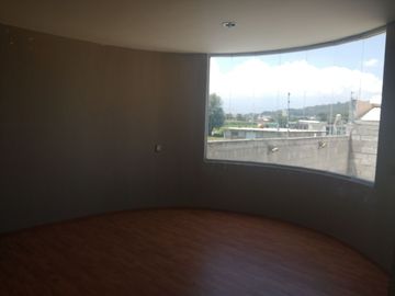 EXCELENTE CASA CON TERRENO