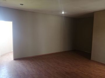 EXCELENTE CASA CON TERRENO