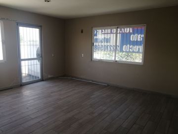 EXCELENTE CASA CON TERRENO