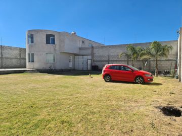 EXCELENTE CASA CON TERRENO