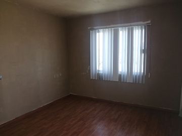 EXCELENTE CASA CON TERRENO