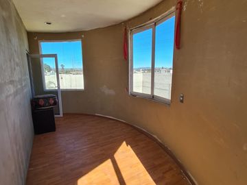 EXCELENTE CASA CON TERRENO