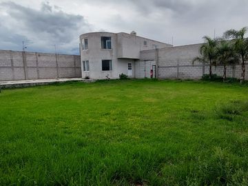 EXCELENTE CASA CON TERRENO