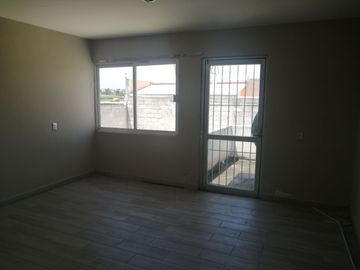EXCELENTE CASA CON TERRENO