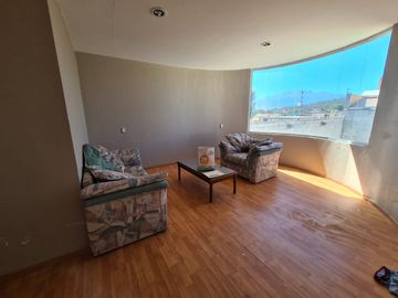 EXCELENTE CASA CON TERRENO