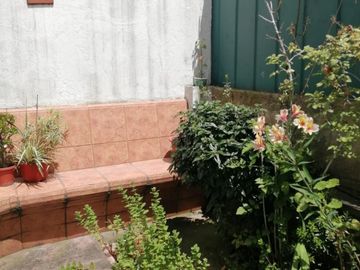 Casa rentera de 3 departamentos en Venta. Seminario Mayor /  Av América y Colón. / Parque Italia / Seminario Mayor